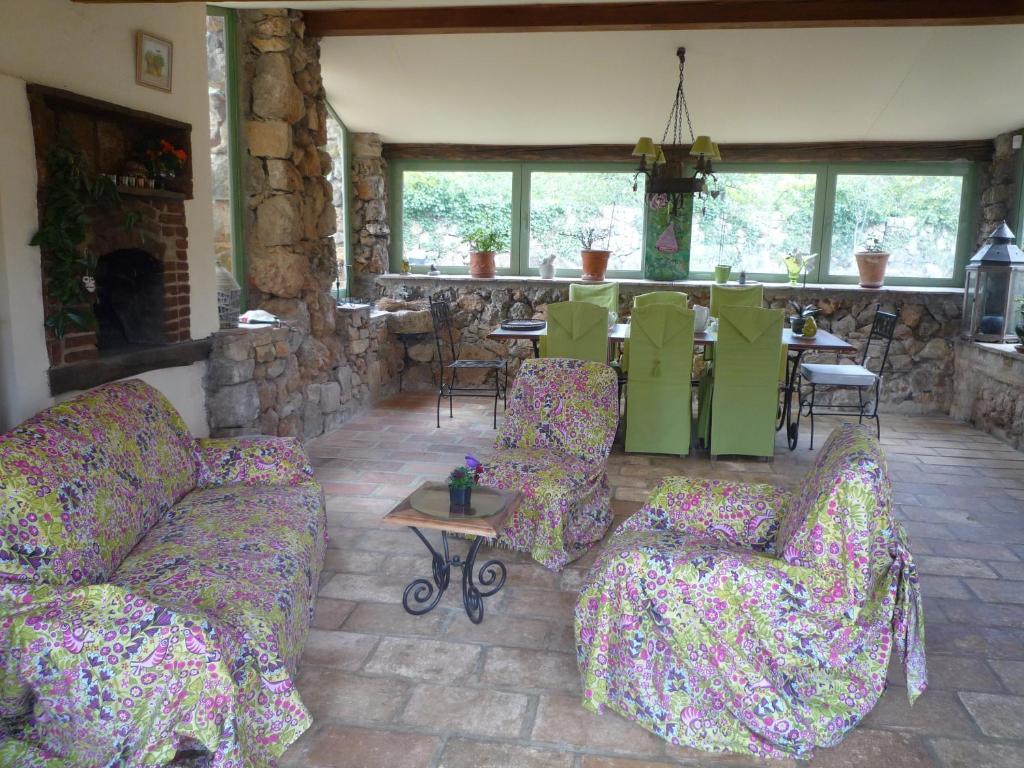 La Rose Des Vents Bed & Breakfast มงโตรูซ์ ภายนอก รูปภาพ