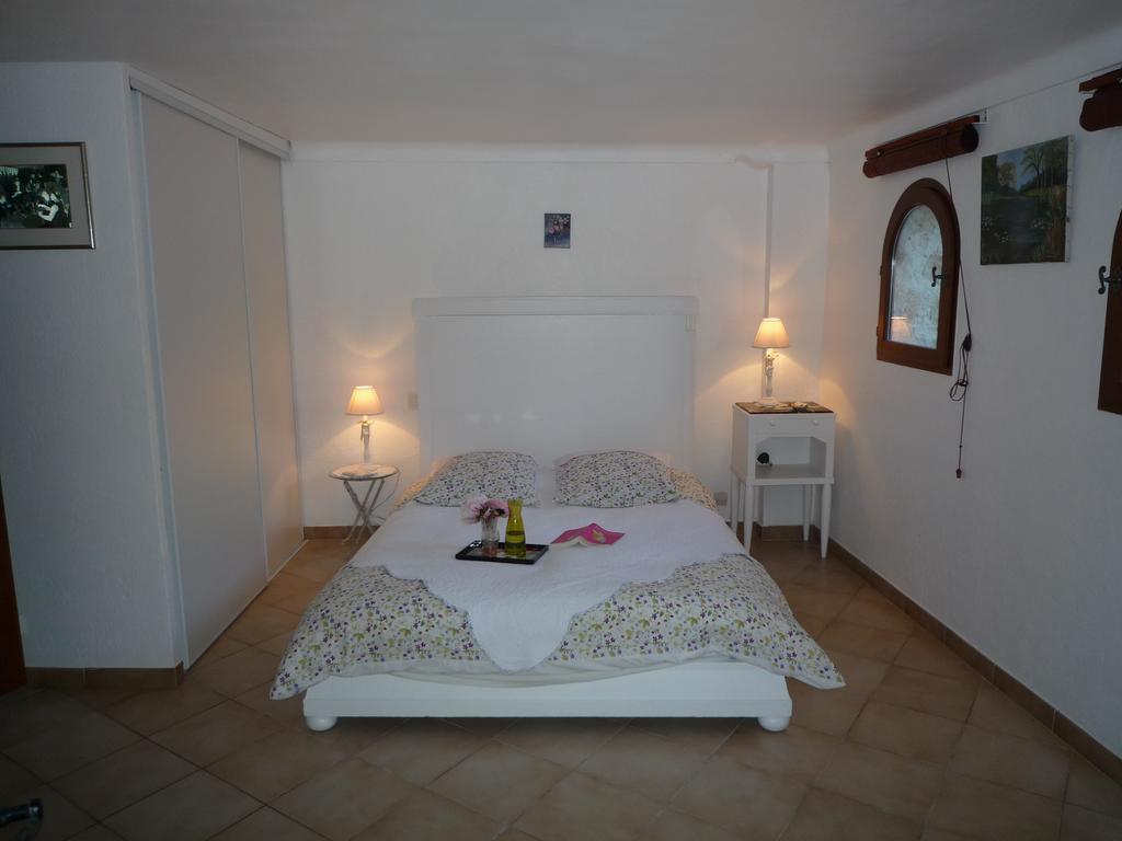 La Rose Des Vents Bed & Breakfast มงโตรูซ์ ภายนอก รูปภาพ