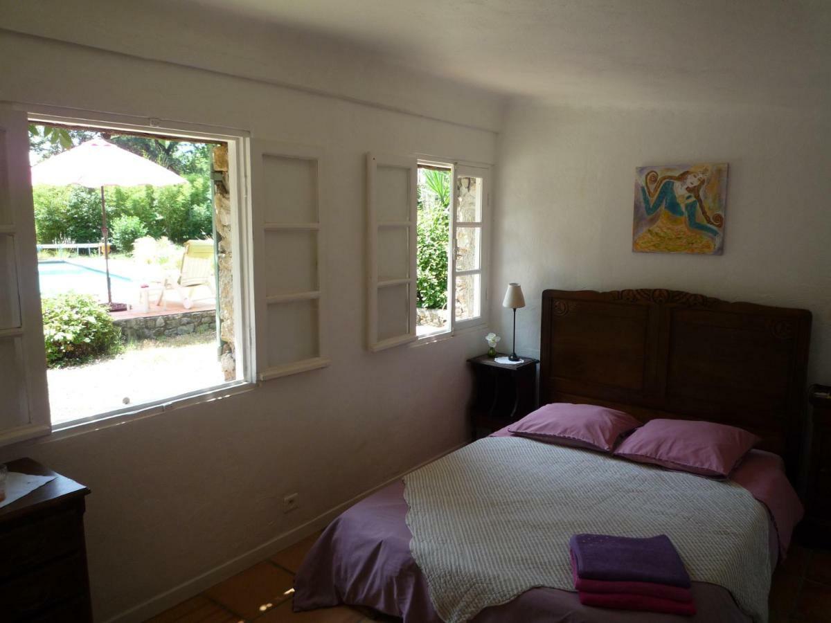 La Rose Des Vents Bed & Breakfast มงโตรูซ์ ภายนอก รูปภาพ